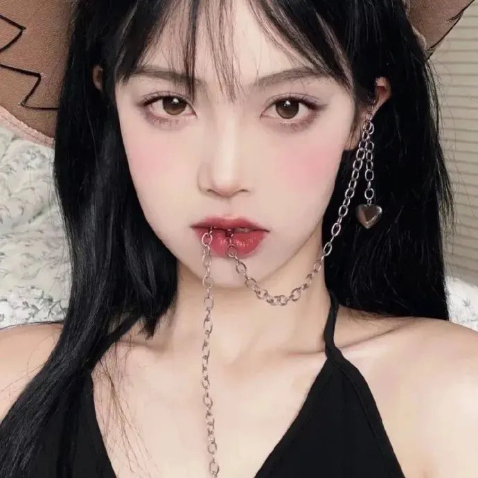 巴黎必娶女王 海报